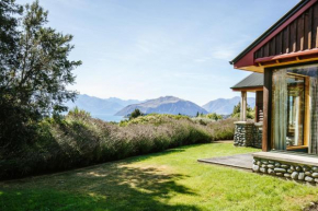 Bullock Creek Chalet - Sleeps 8 - Lake & Mountain Views - Private & Secluded
